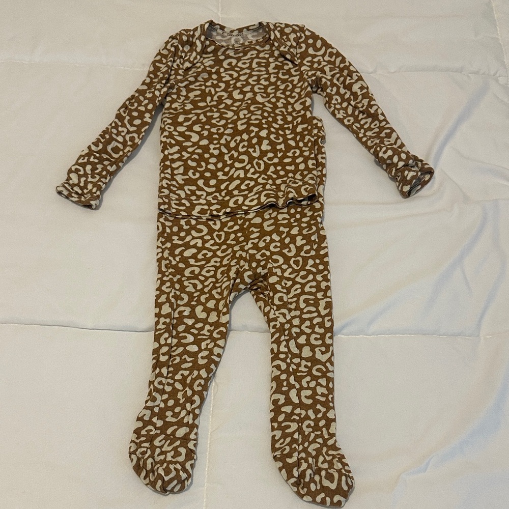 Sollybaby 2 piece for Brown Leopard Pjs